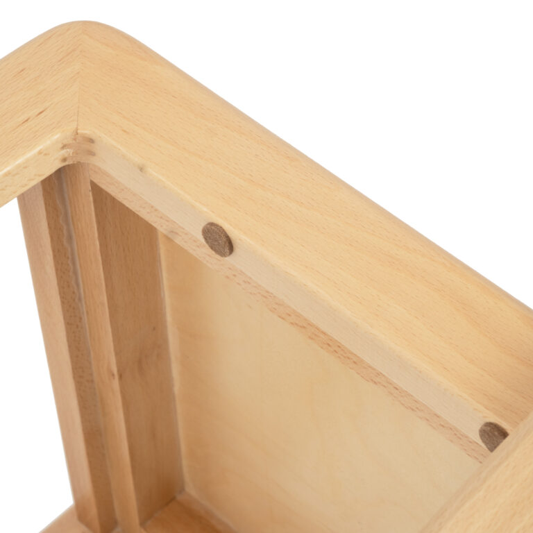 Detail sterke houtverbinding kinderstoel