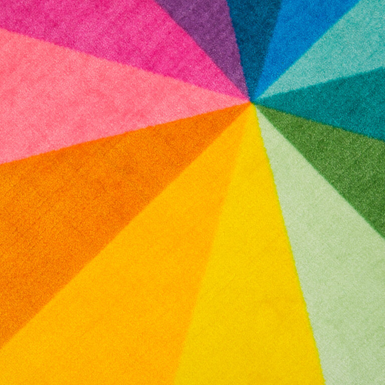 Close-up klaslokaak vloerkleed regenboog